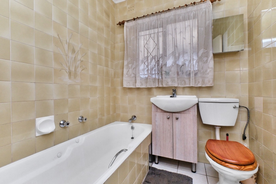 4 Bedroom Property for Sale in Witpoortjie Gauteng