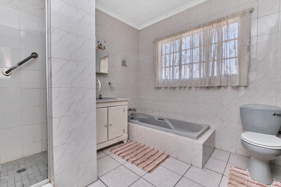 4 Bedroom Property for Sale in Witpoortjie Gauteng