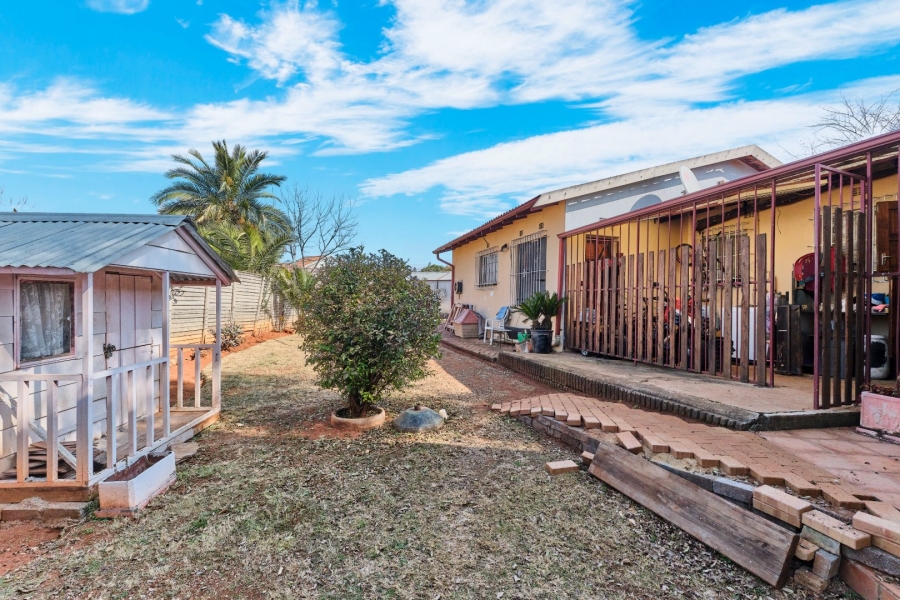 4 Bedroom Property for Sale in Witpoortjie Gauteng