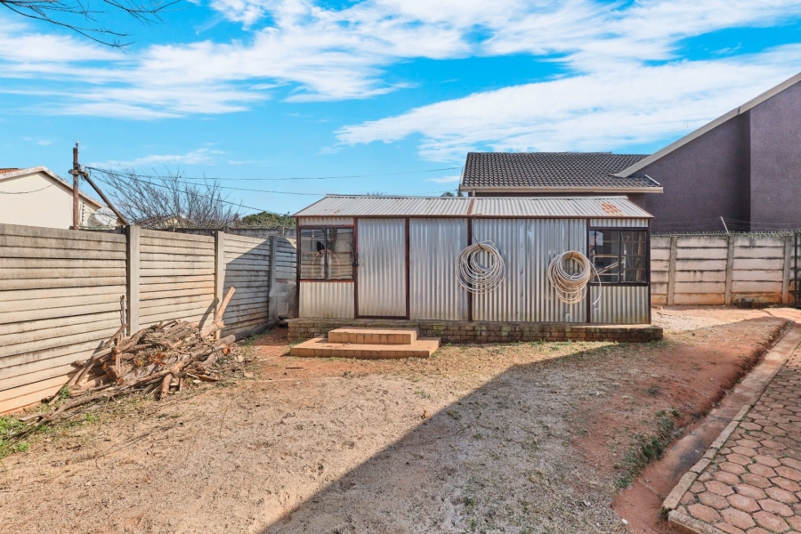 4 Bedroom Property for Sale in Witpoortjie Gauteng