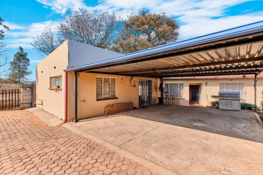 4 Bedroom Property for Sale in Witpoortjie Gauteng