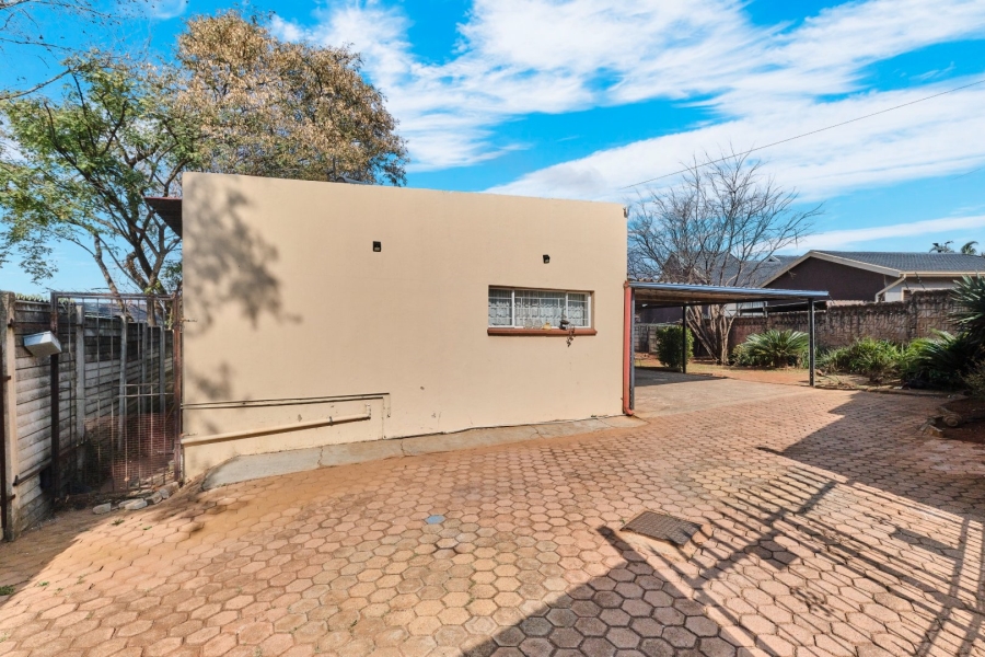 4 Bedroom Property for Sale in Witpoortjie Gauteng