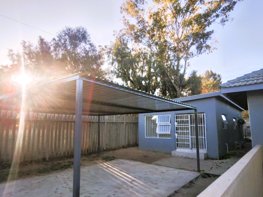 To Let 2 Bedroom Property for Rent in Glen Austin Gauteng