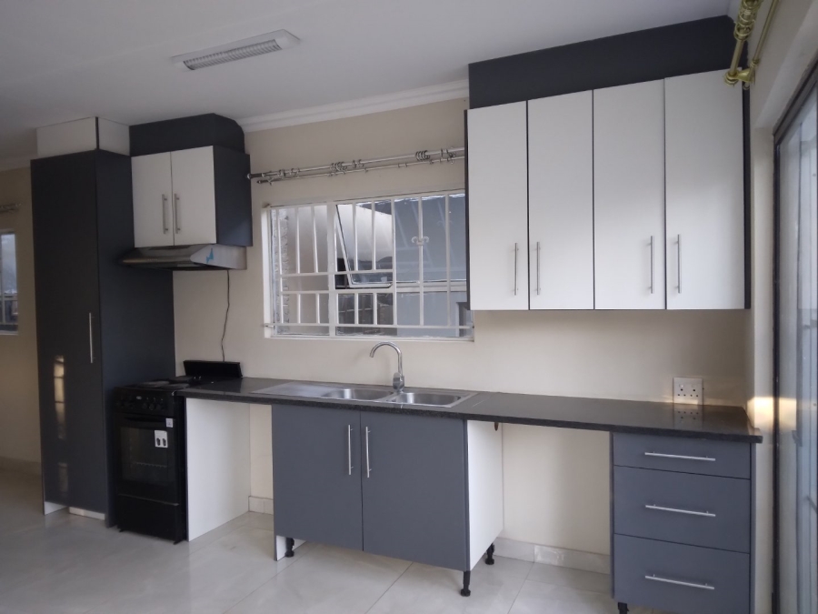 To Let 2 Bedroom Property for Rent in Glen Austin Gauteng