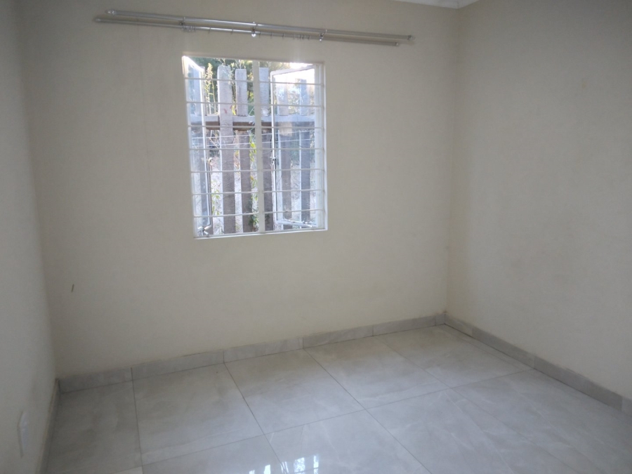 To Let 2 Bedroom Property for Rent in Glen Austin Gauteng