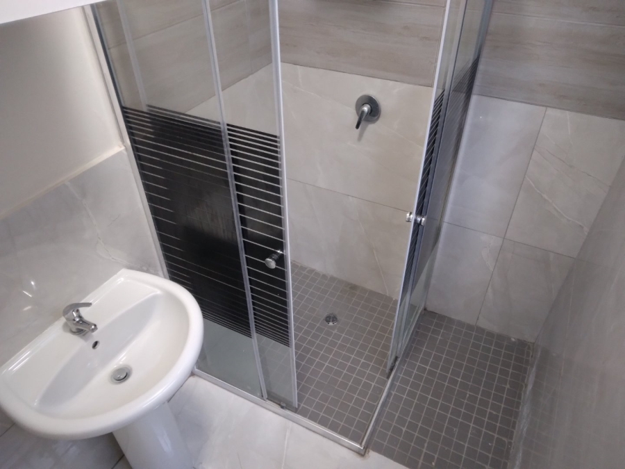 To Let 2 Bedroom Property for Rent in Glen Austin Gauteng
