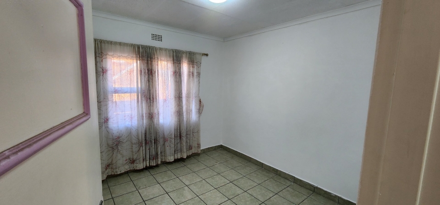 To Let 4 Bedroom Property for Rent in Florida Gauteng