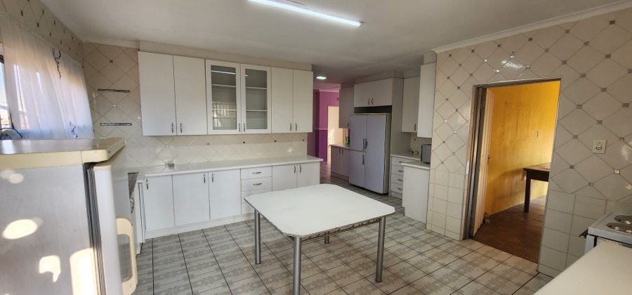 To Let 4 Bedroom Property for Rent in Florida Gauteng