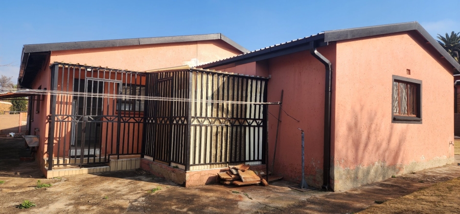 To Let 4 Bedroom Property for Rent in Florida Gauteng