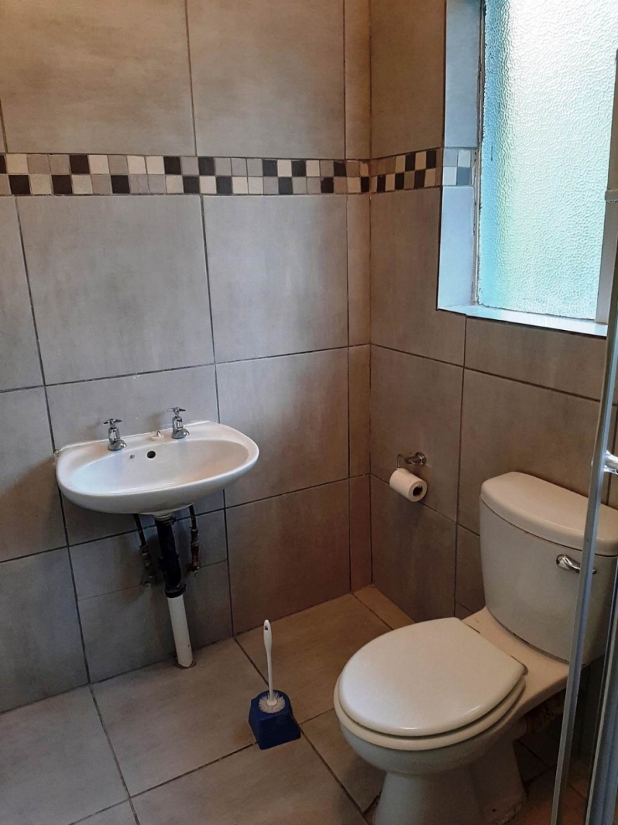 To Let 2 Bedroom Property for Rent in Linden Gauteng