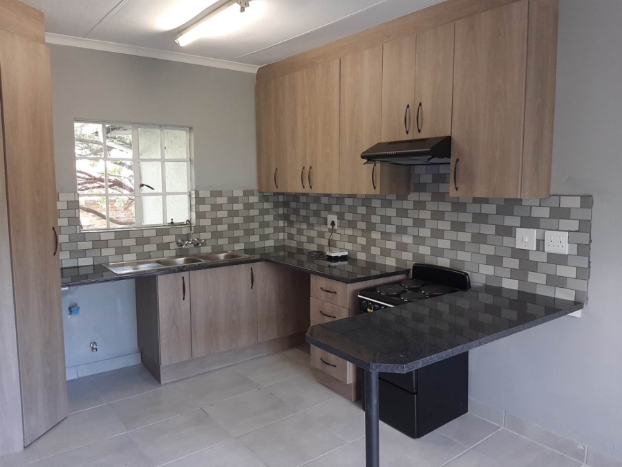 To Let 2 Bedroom Property for Rent in Linden Gauteng