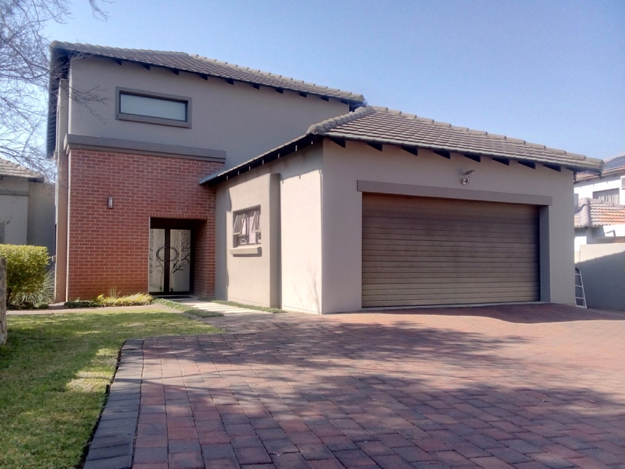 5 Bedroom Property for Sale in Monavoni Gauteng