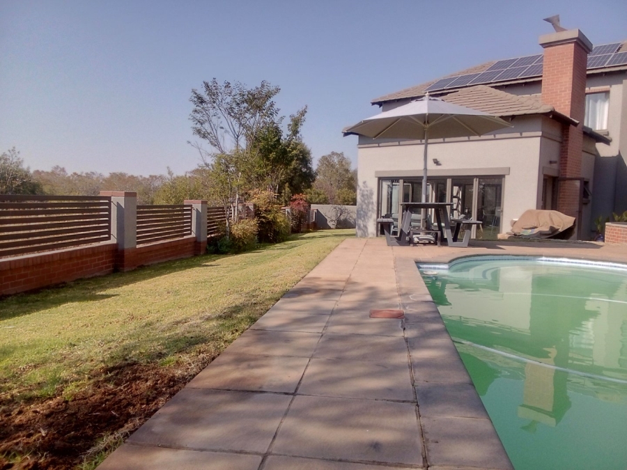 5 Bedroom Property for Sale in Monavoni Gauteng