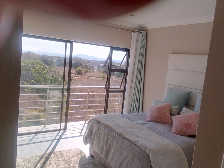 5 Bedroom Property for Sale in Monavoni Gauteng