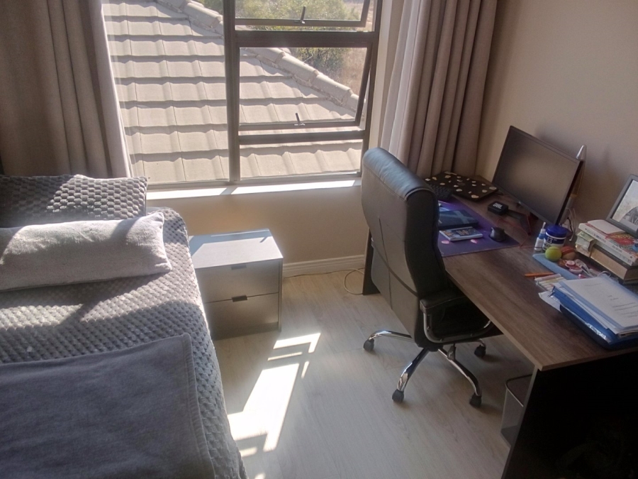 5 Bedroom Property for Sale in Monavoni Gauteng