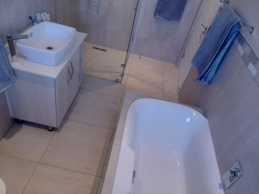 5 Bedroom Property for Sale in Monavoni Gauteng
