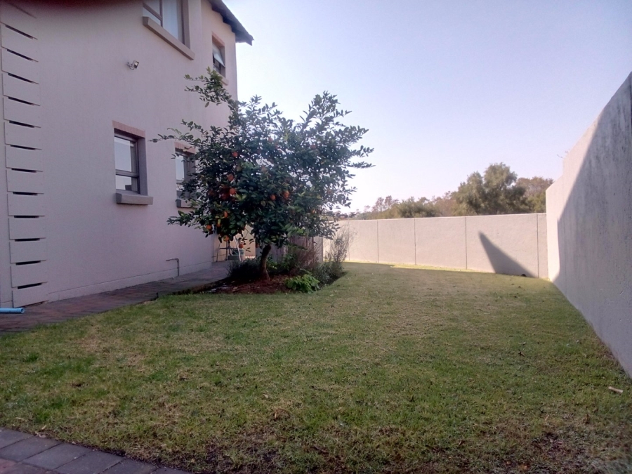 5 Bedroom Property for Sale in Monavoni Gauteng
