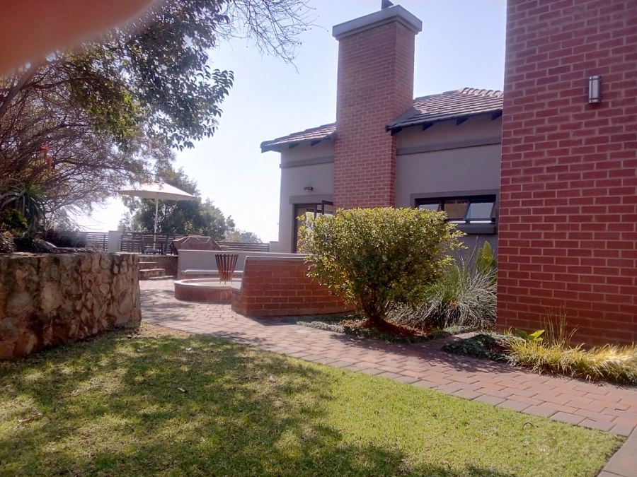 5 Bedroom Property for Sale in Monavoni Gauteng