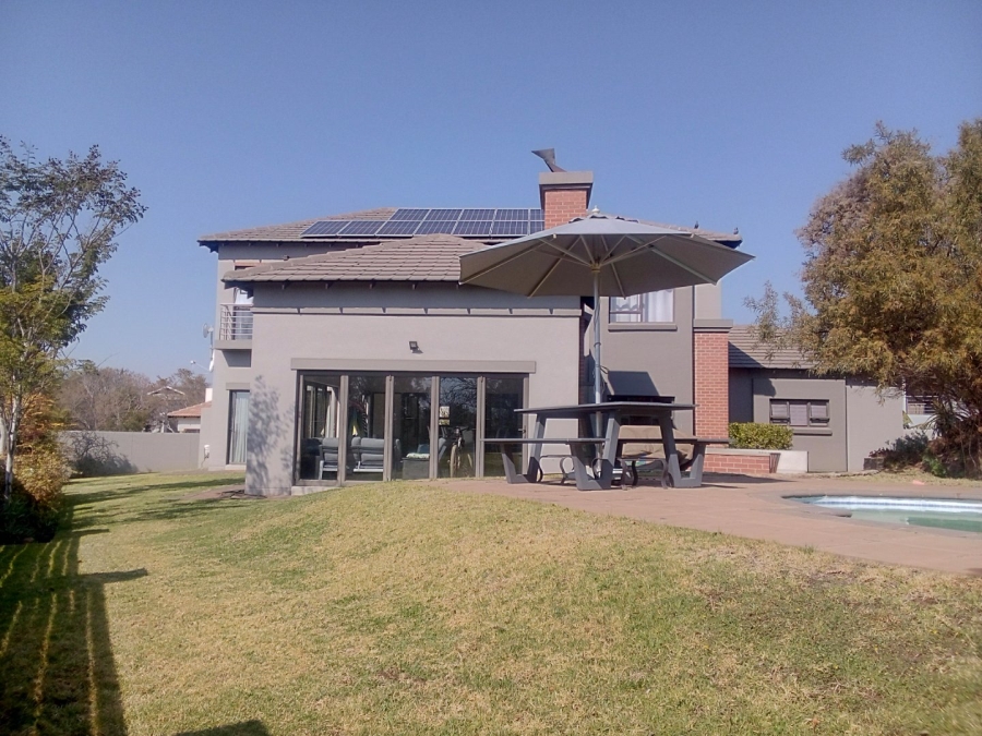 5 Bedroom Property for Sale in Monavoni Gauteng