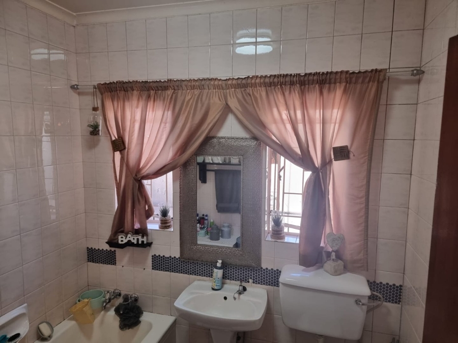 4 Bedroom Property for Sale in Vanderbijlpark SW 5 Gauteng