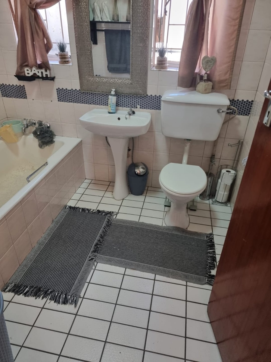 4 Bedroom Property for Sale in Vanderbijlpark SW 5 Gauteng