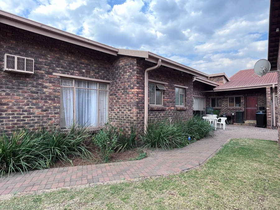 4 Bedroom Property for Sale in Vanderbijlpark SE 3 Gauteng