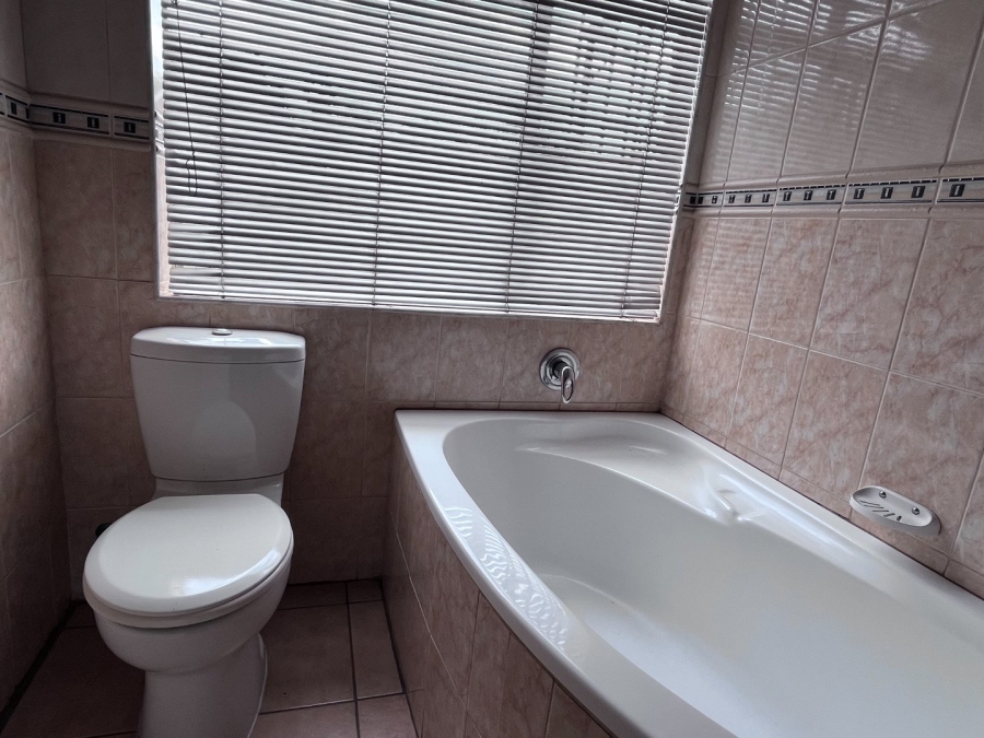 4 Bedroom Property for Sale in Vanderbijlpark SE 3 Gauteng