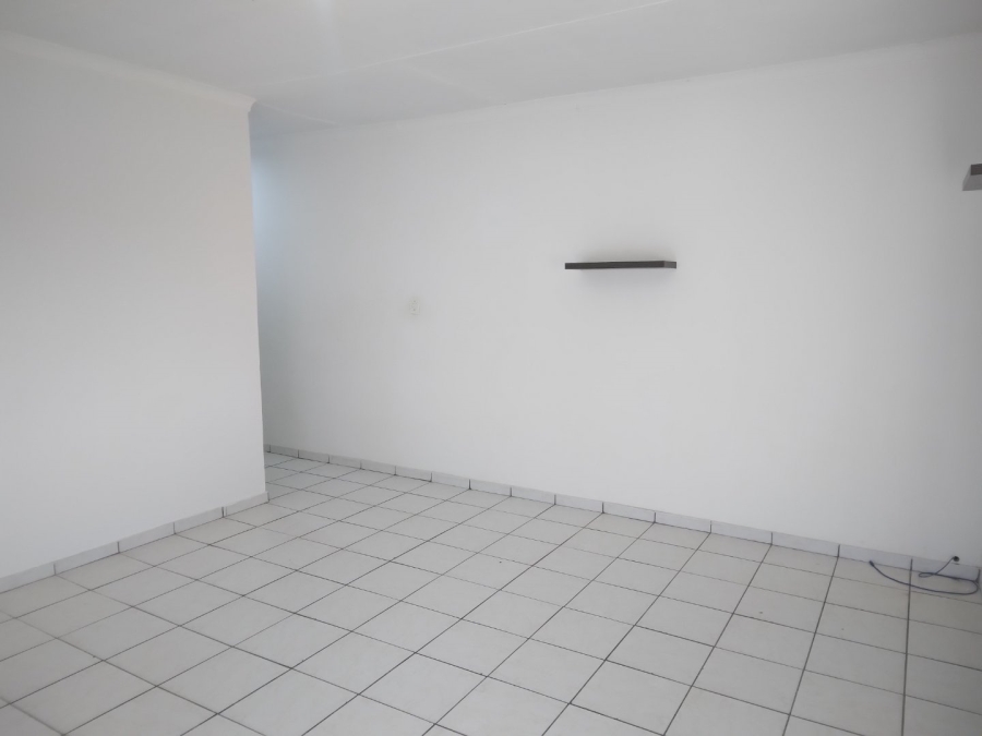 To Let 1 Bedroom Property for Rent in Blue Hills AH Gauteng