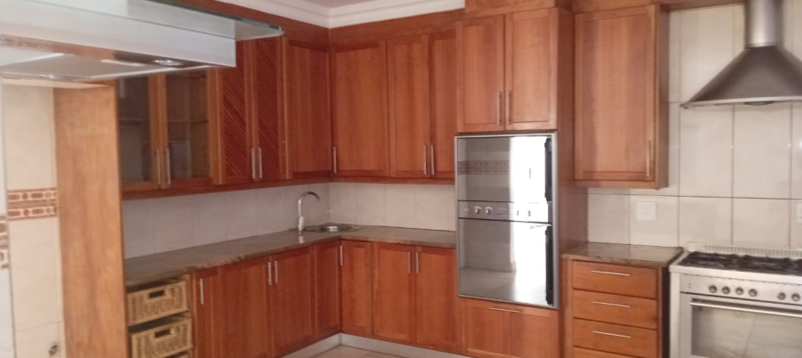 6 Bedroom Property for Sale in Eldo Village Estate Gauteng