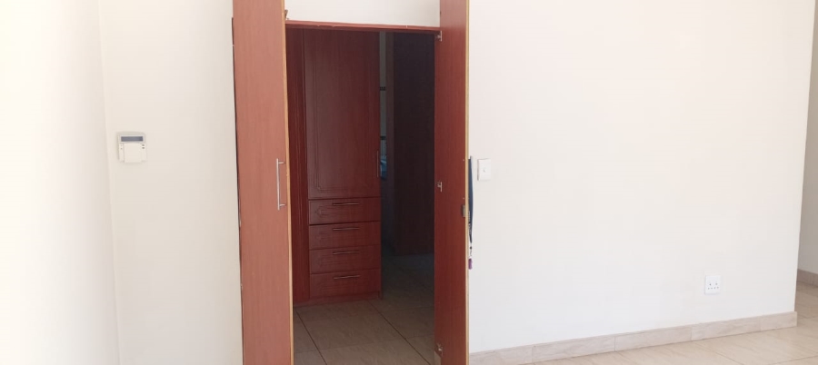 6 Bedroom Property for Sale in Eldo Village Estate Gauteng