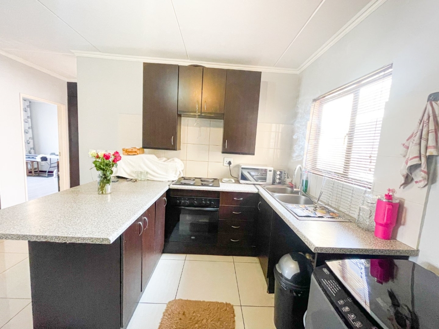 To Let 2 Bedroom Property for Rent in Halfway Gardens Gauteng