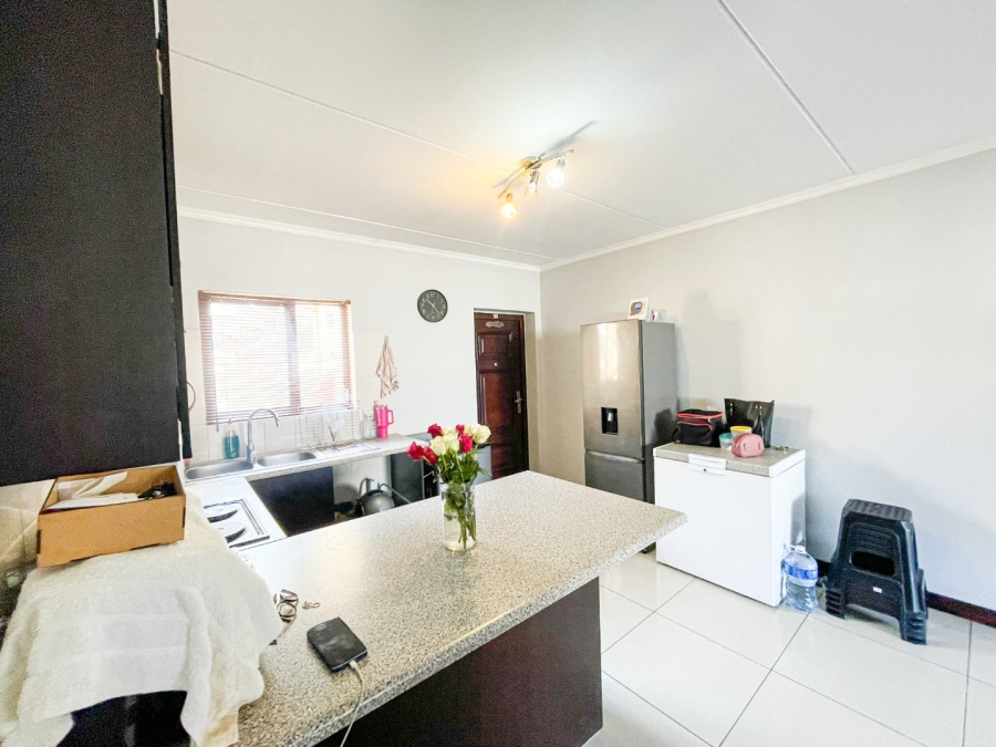 To Let 2 Bedroom Property for Rent in Halfway Gardens Gauteng