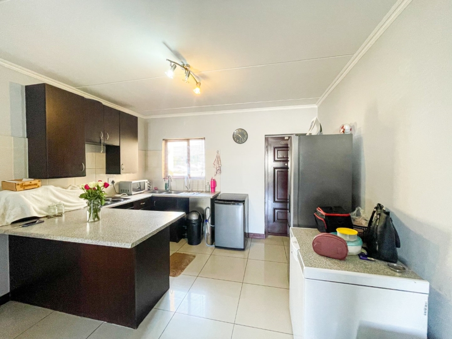 To Let 2 Bedroom Property for Rent in Halfway Gardens Gauteng