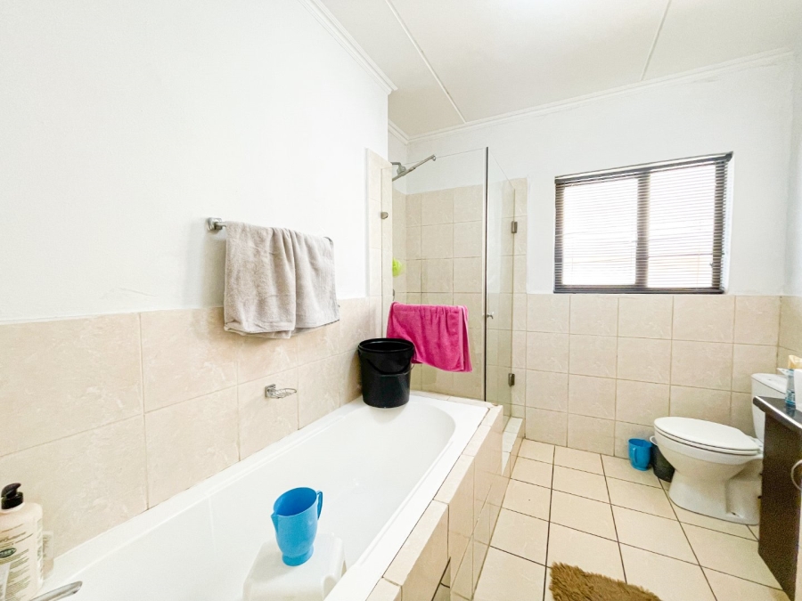 To Let 2 Bedroom Property for Rent in Halfway Gardens Gauteng