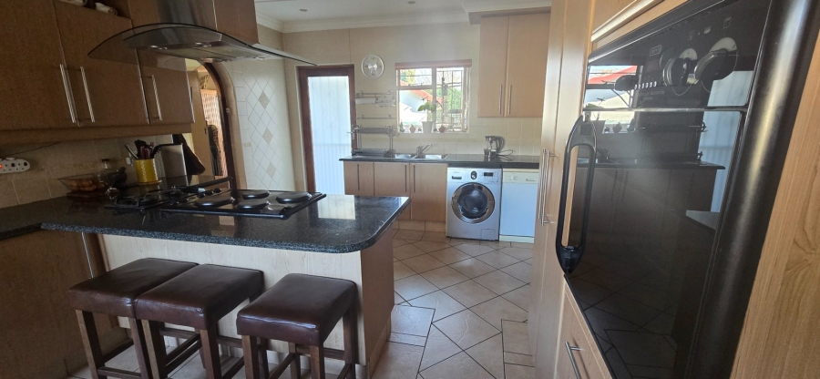 3 Bedroom Property for Sale in Farrarmere Gauteng