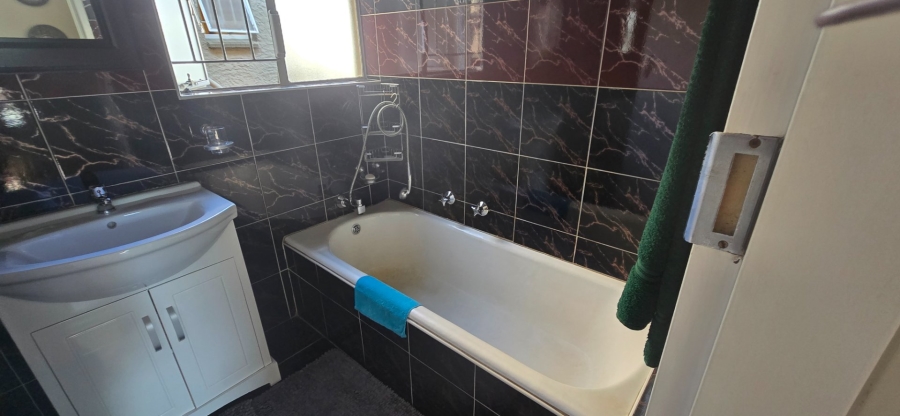 3 Bedroom Property for Sale in Farrarmere Gauteng