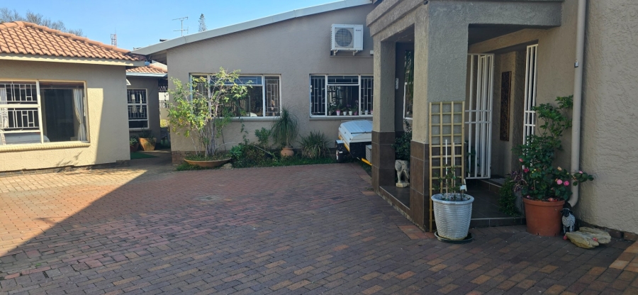 3 Bedroom Property for Sale in Farrarmere Gauteng