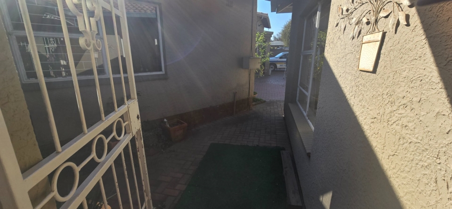 3 Bedroom Property for Sale in Farrarmere Gauteng