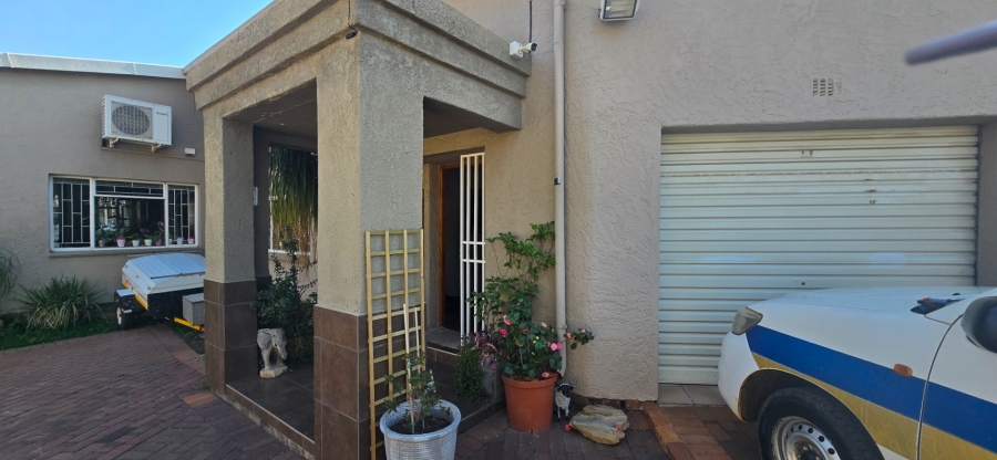 3 Bedroom Property for Sale in Farrarmere Gauteng