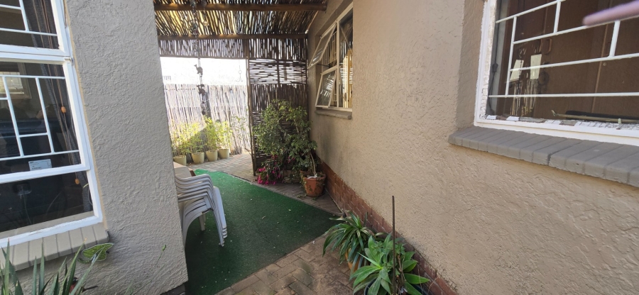 3 Bedroom Property for Sale in Farrarmere Gauteng