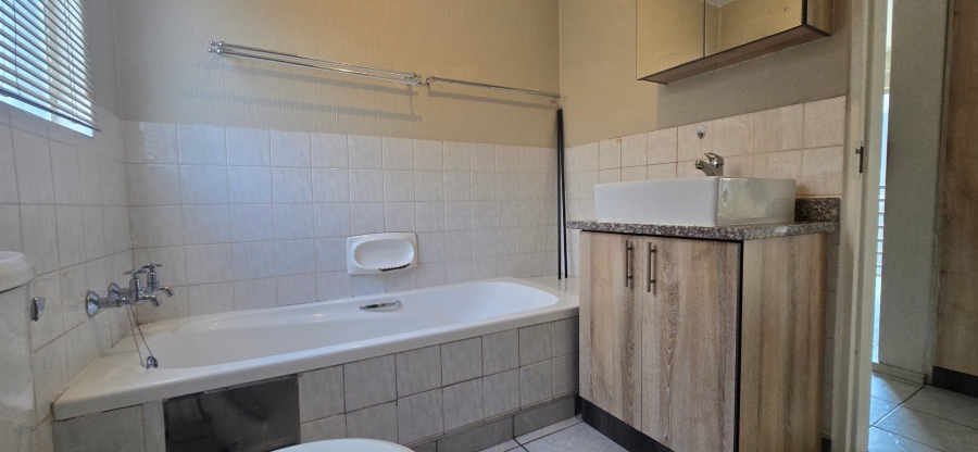 2 Bedroom Property for Sale in Verwoerdpark Gauteng