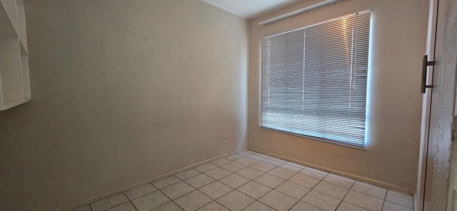 2 Bedroom Property for Sale in Verwoerdpark Gauteng