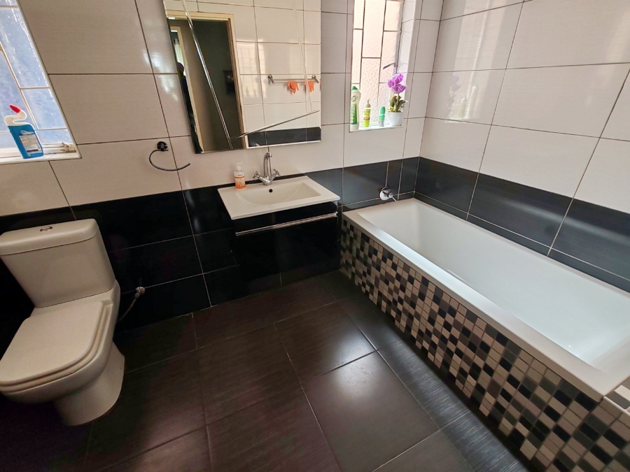 3 Bedroom Property for Sale in Magalieskruin Gauteng