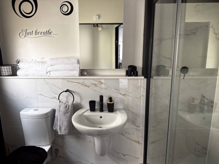 To Let 1 Bedroom Property for Rent in Crowthorne AH Gauteng