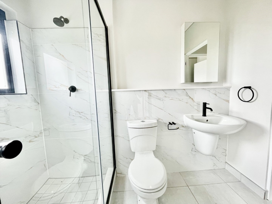To Let 2 Bedroom Property for Rent in Crowthorne AH Gauteng