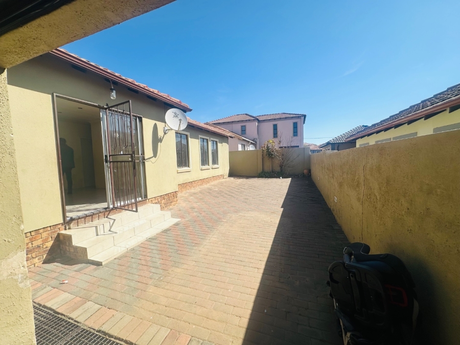 To Let 3 Bedroom Property for Rent in Cosmo City Gauteng