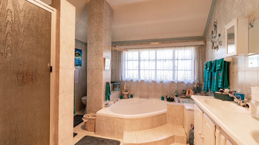 4 Bedroom Property for Sale in Selection Park Gauteng