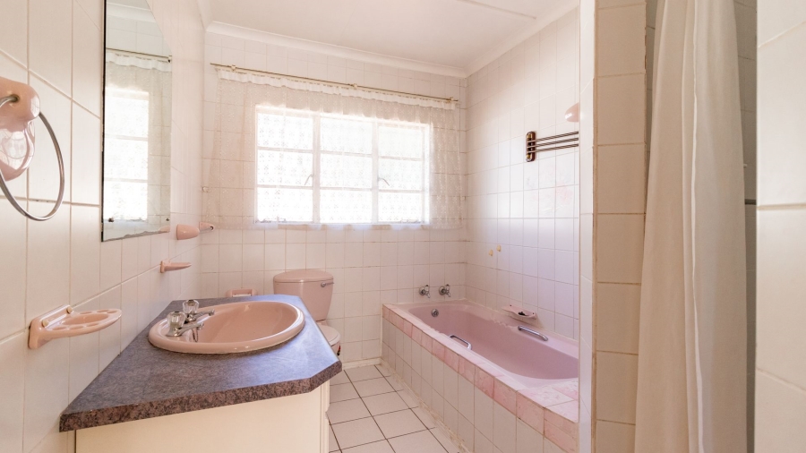 4 Bedroom Property for Sale in Selection Park Gauteng