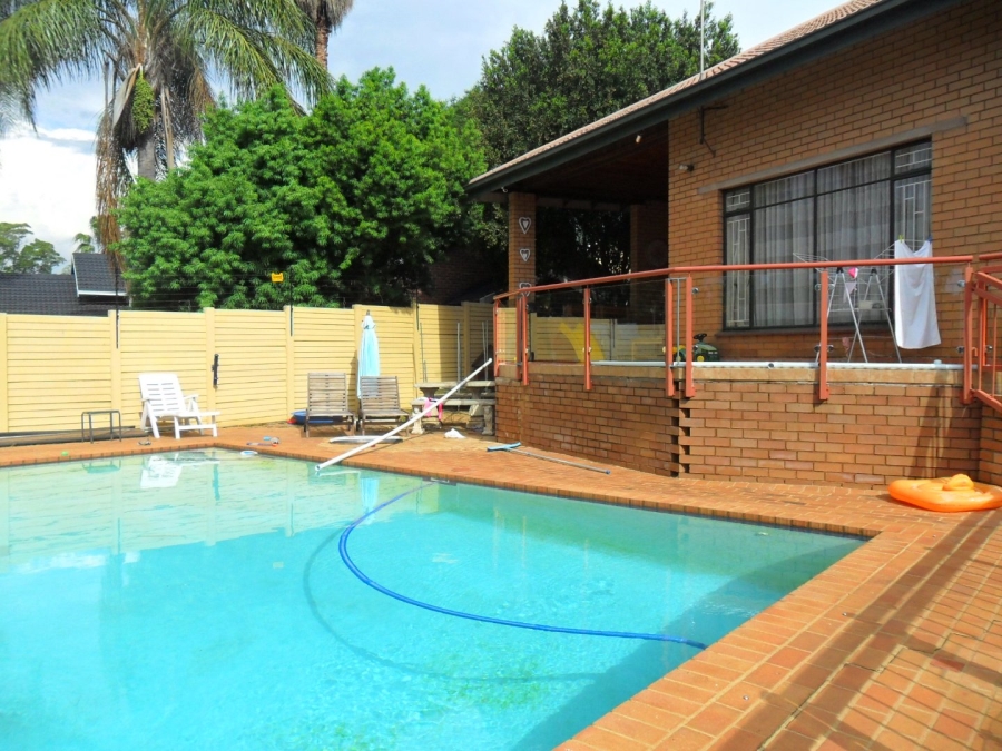 5 Bedroom Property for Sale in Zwartkop Gauteng