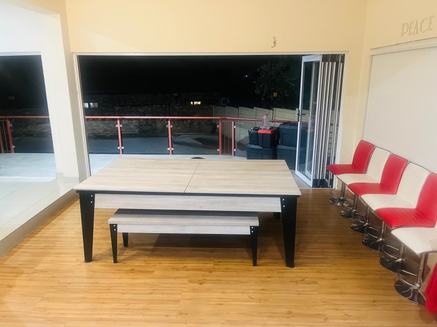 5 Bedroom Property for Sale in Zwartkop Gauteng